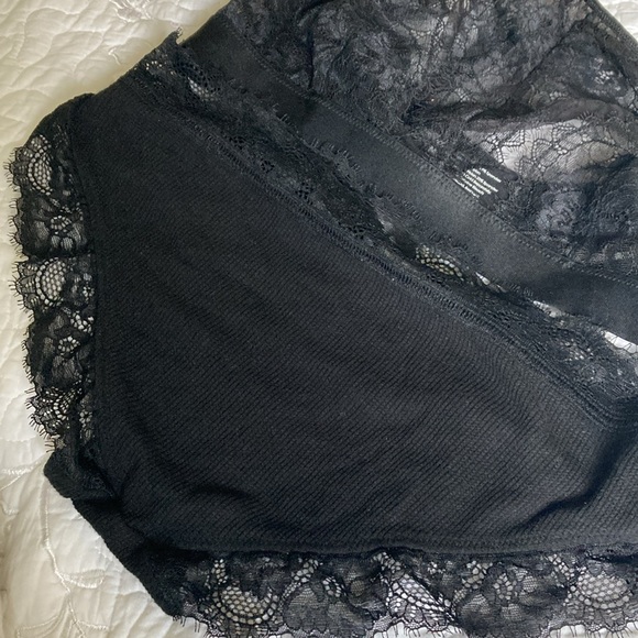 Lingerie - Picture 5 of 9